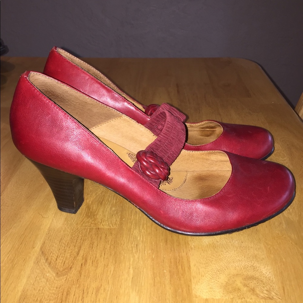 Sofft red leather Mary Jane heels flower strap